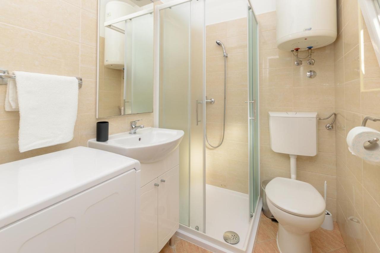 Charming Apartment In Town Center Pula Exterior foto